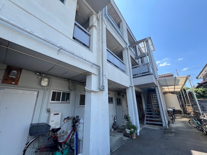 物件外観写真2　(エントランス部分)