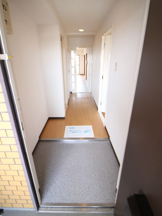 物件内観写真7　(玄関)