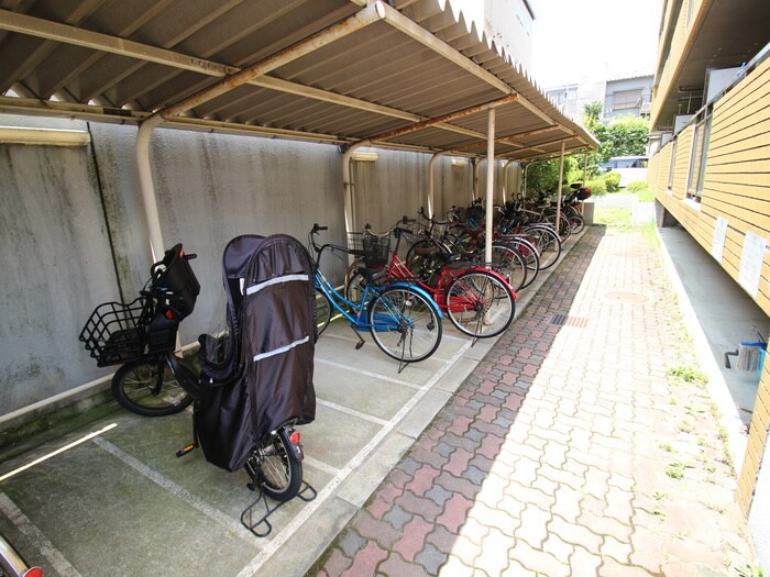物件外観写真6　(駐輪場)