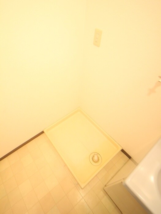 物件内観写真16　(洗濯機置場)