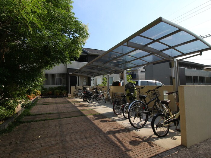 物件外観写真4　(駐輪場)