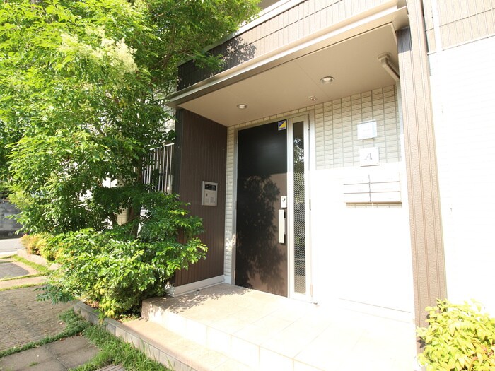 物件外観写真5　(エントランス部分)