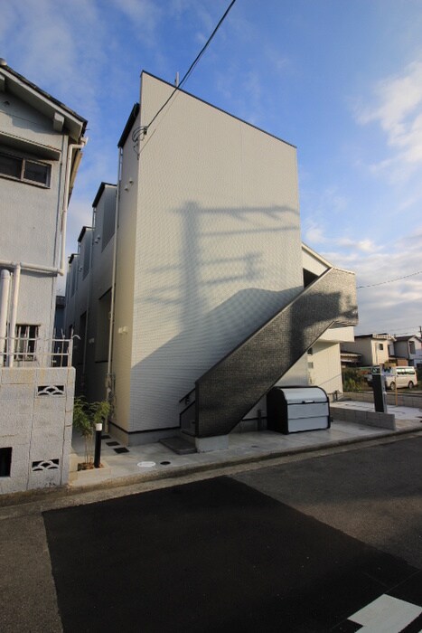 物件外観写真6　(エントランス部分)