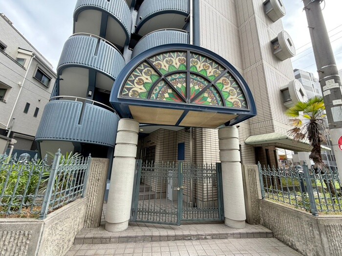 物件外観写真2　(エントランス部分)