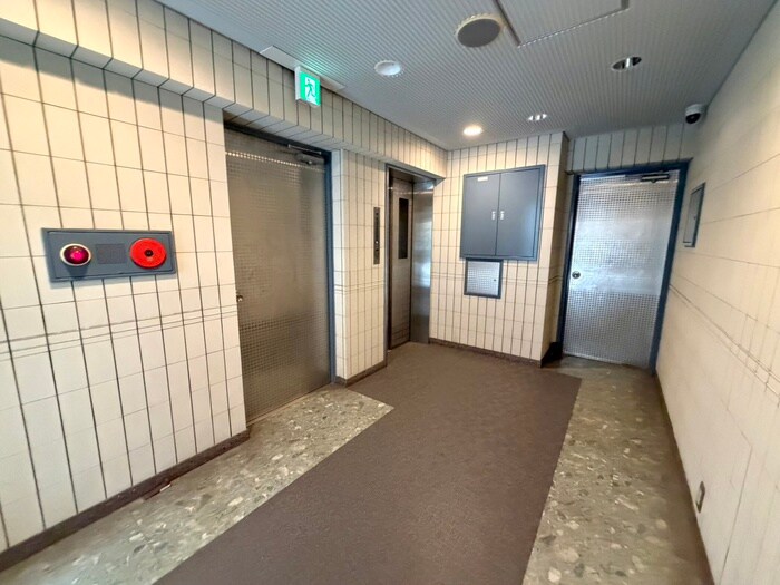 物件外観写真5　(エントランス部分)