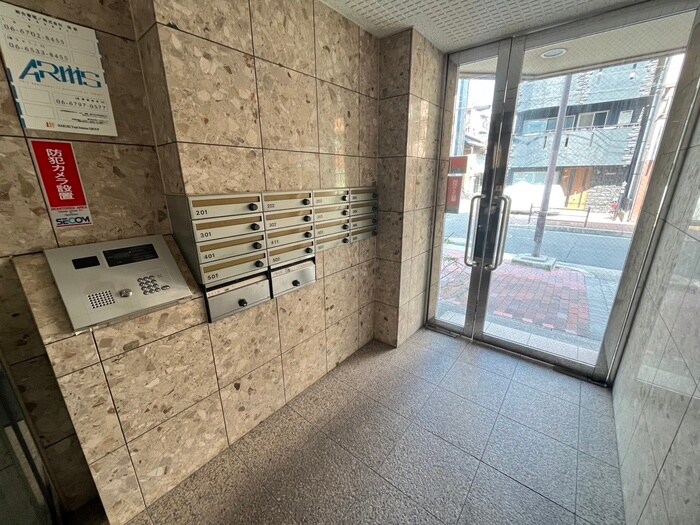 物件外観写真2　(エントランス部分)