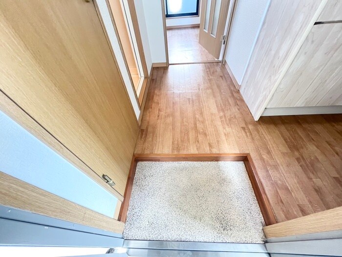 物件内観写真12　(玄関)