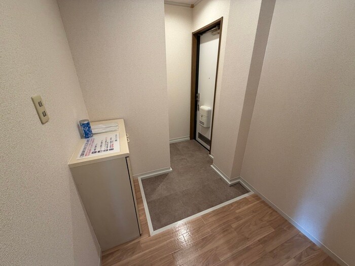 物件内観写真11　(玄関)