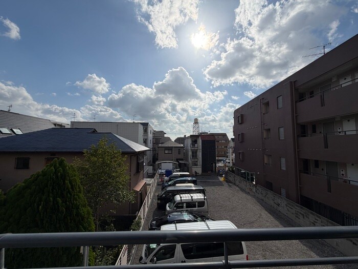 物件内観写真13　(室内からの展望)