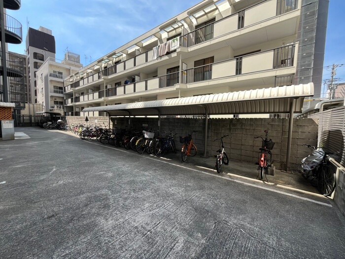 物件外観写真4　(駐輪場)
