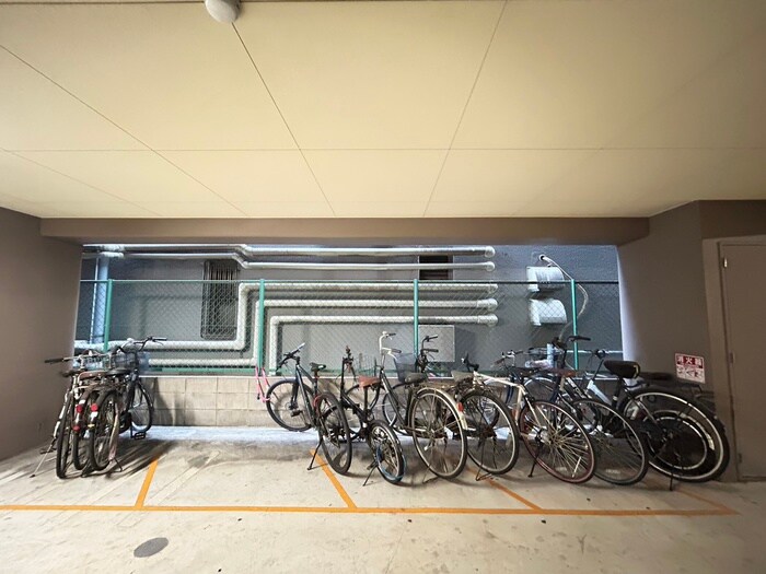 物件外観写真2　(駐輪場)
