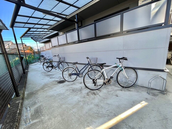 物件外観写真5　(駐輪場)