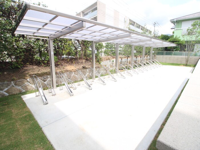 物件外観写真5　(駐輪場)