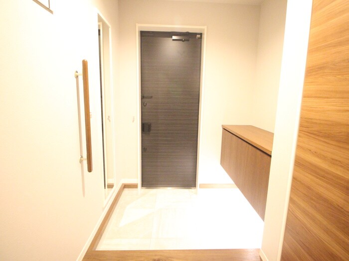 物件内観写真17　(玄関)