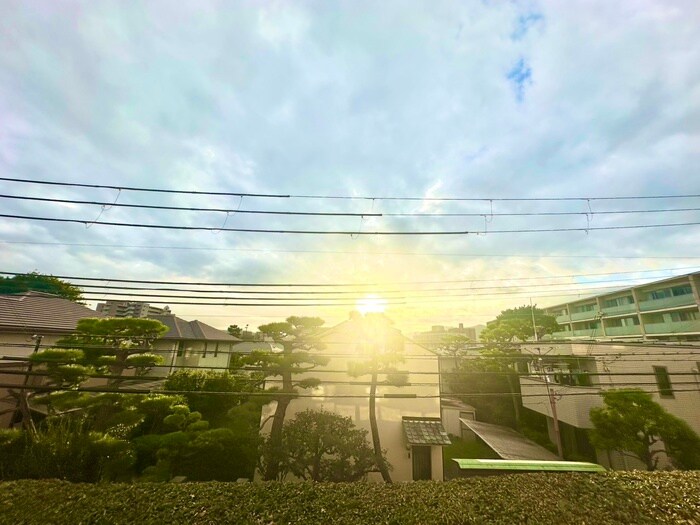 物件内観写真18　(室内からの展望)