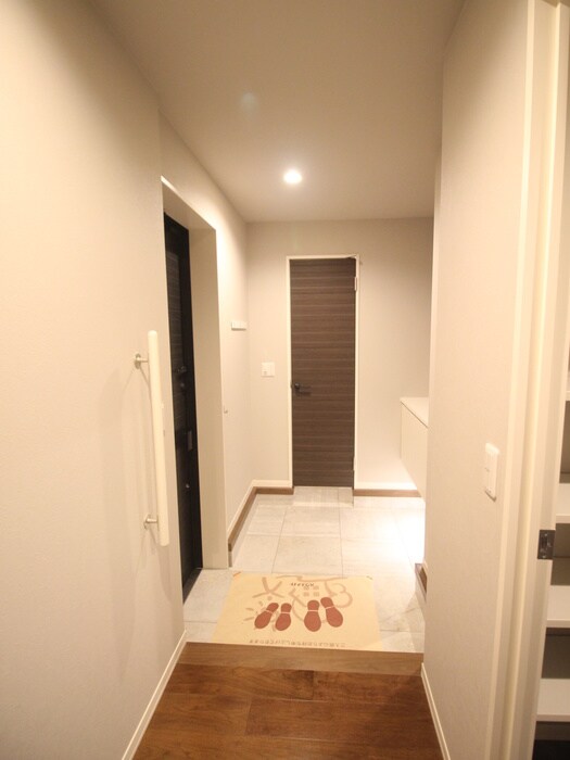 物件内観写真19　(玄関)