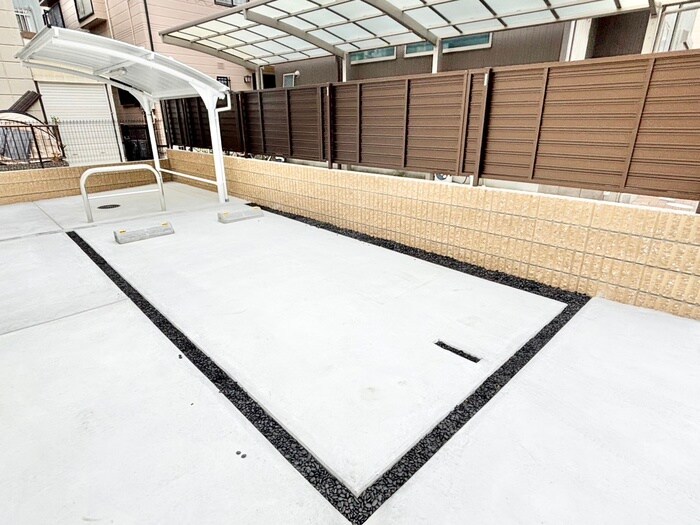 物件外観写真3　(駐車場)