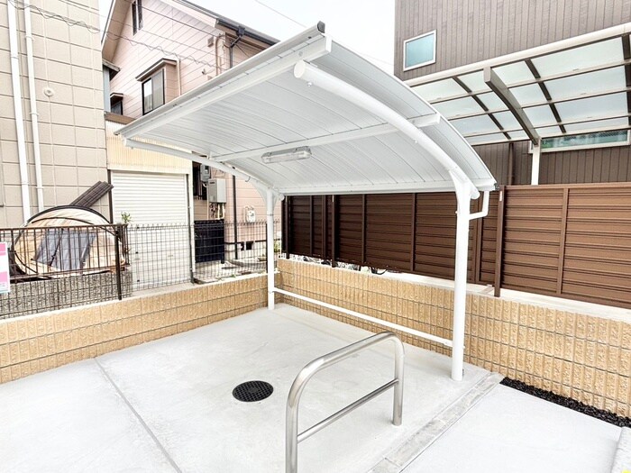 物件外観写真4　(駐輪場)