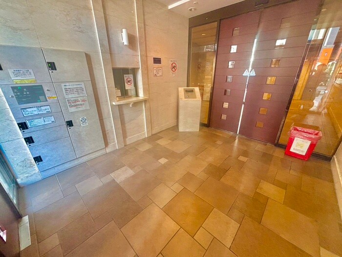 物件外観写真4　(エントランス部分)