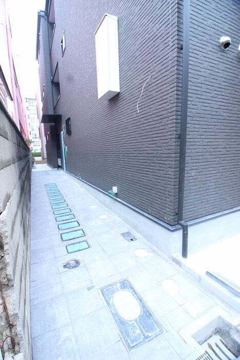 物件外観写真4　(エントランス部分)