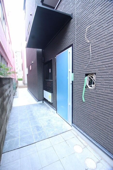 物件外観写真5　(エントランス部分)