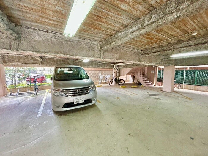 物件外観写真4　(駐車場)