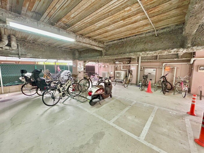 物件外観写真5　(駐輪場)