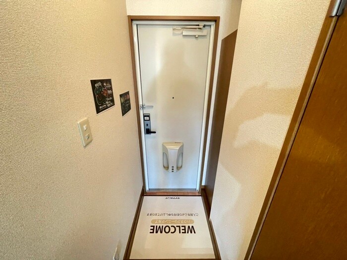 物件内観写真15　(玄関)