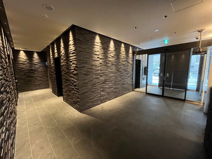 物件外観写真3　(エントランス部分)