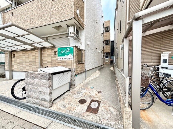 物件外観写真4　(エントランス部分)