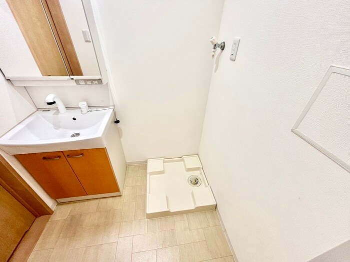 物件内観写真11　(洗濯機置場)