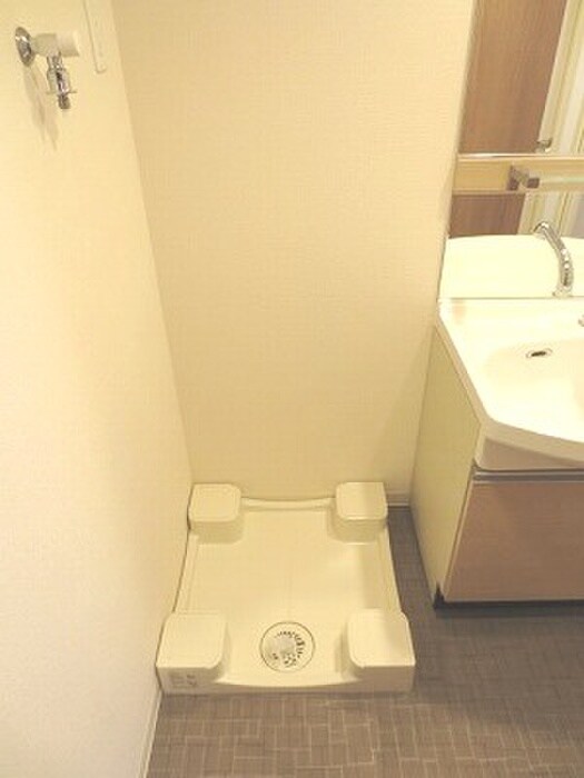 物件内観写真16　(洗濯機置場)