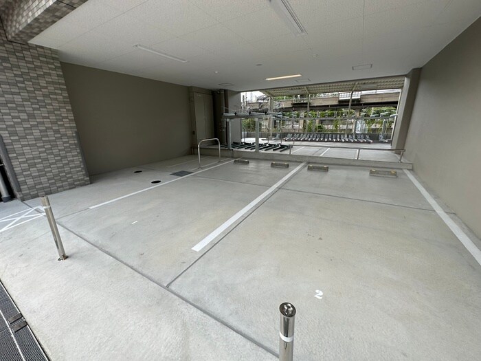 物件外観写真5　(駐車場)