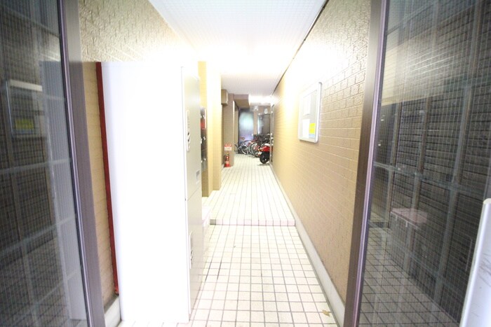 物件外観写真3　(エントランス部分)