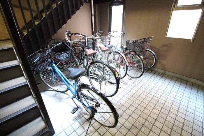 物件外観写真5　(駐輪場)
