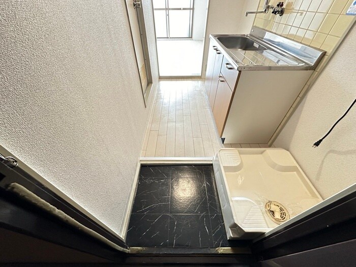 物件内観写真13　(洗濯機置場)