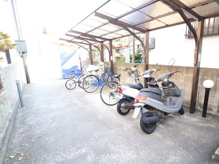 物件外観写真3　(駐輪場)