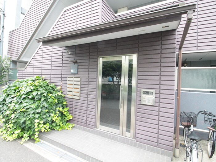 物件外観写真2　(エントランス部分)