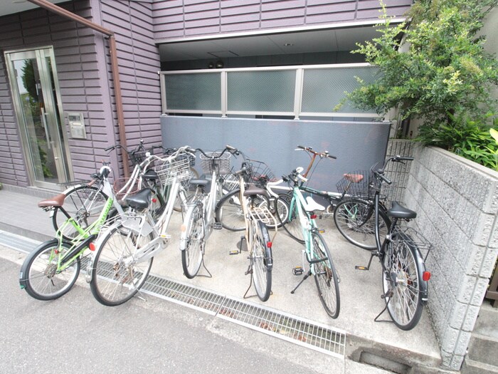 物件外観写真3　(駐輪場)
