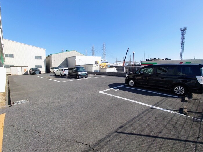 物件外観写真4　(駐車場)
