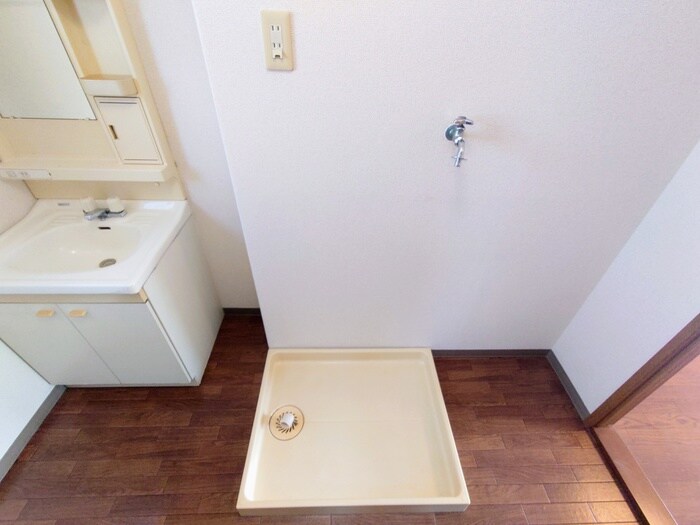 物件内観写真15　(洗濯機置場)