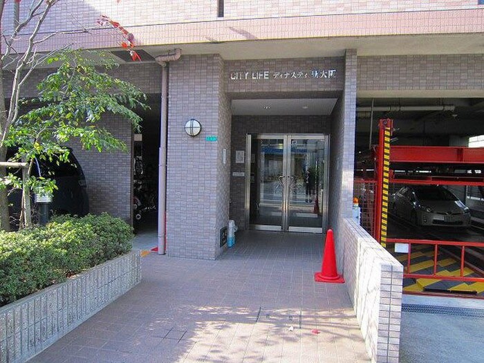 物件外観写真2　(エントランス部分)