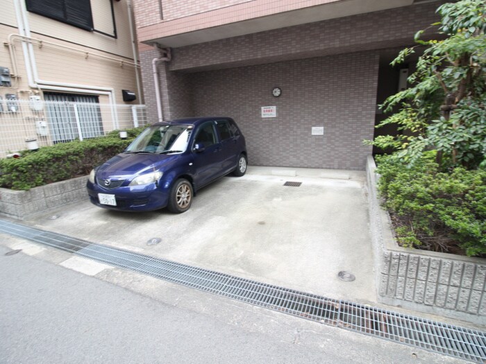 物件外観写真4　(駐車場)