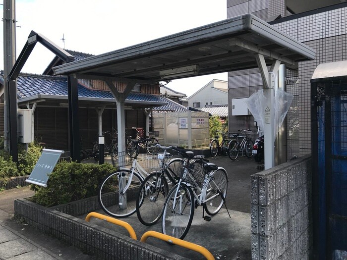 物件外観写真2　(駐輪場)
