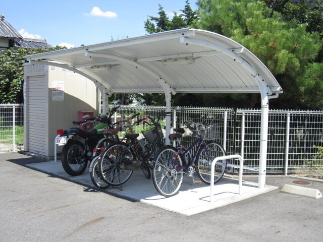 物件外観写真2　(駐輪場)