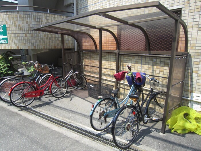 物件外観写真3　(駐輪場)