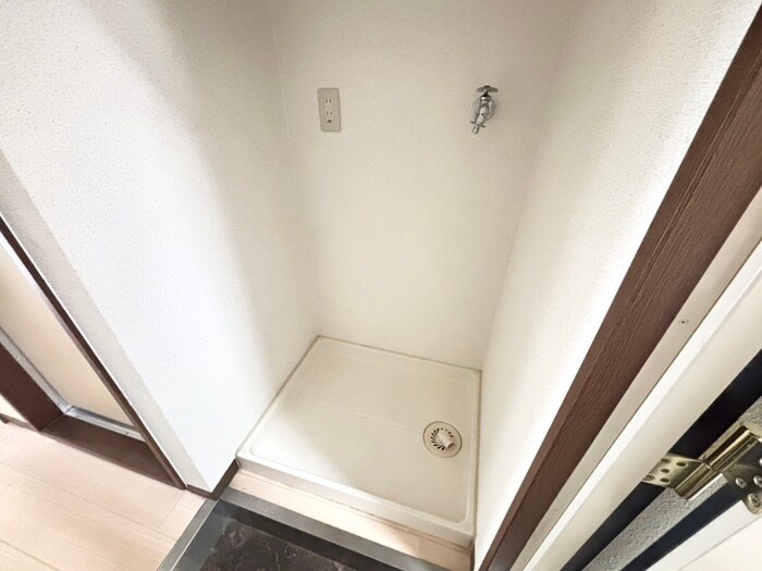 物件内観写真16　(洗濯機置場)