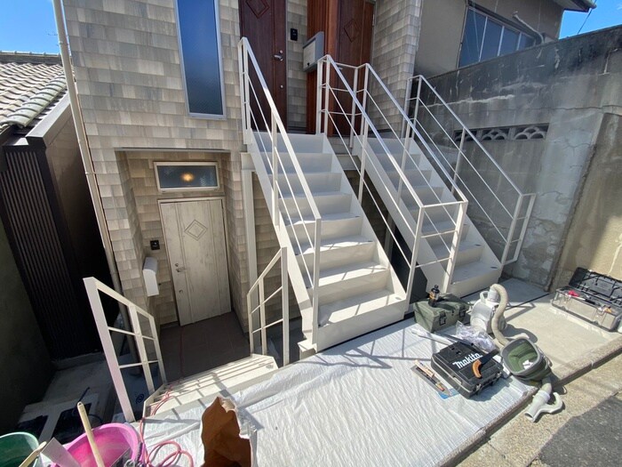 物件外観写真3　(エントランス部分)