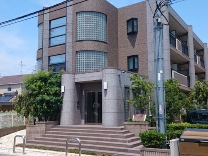 物件外観写真4　(エントランス部分)