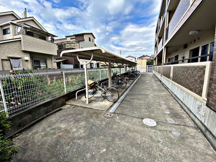 物件外観写真6　(駐輪場)
